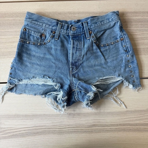 Levi's Women's Light Blue Jean Shorts - Picture 2 of 10